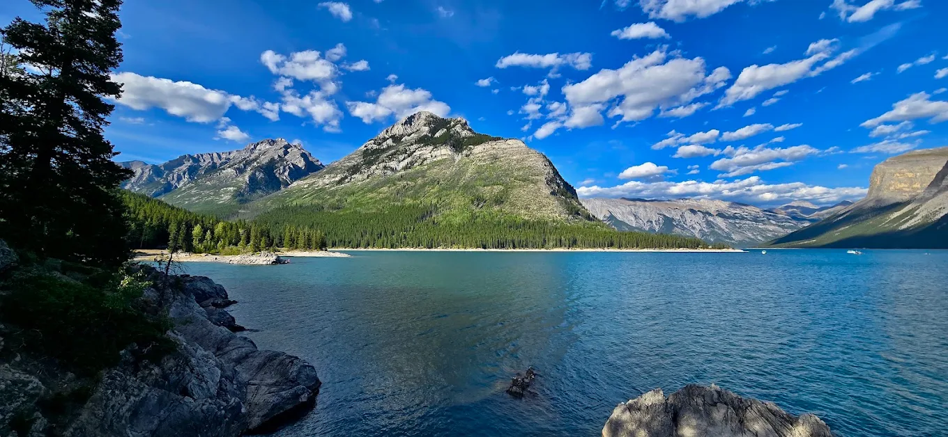 Panoramic view of Lake Minnewanka and surrounding mountain peaks
