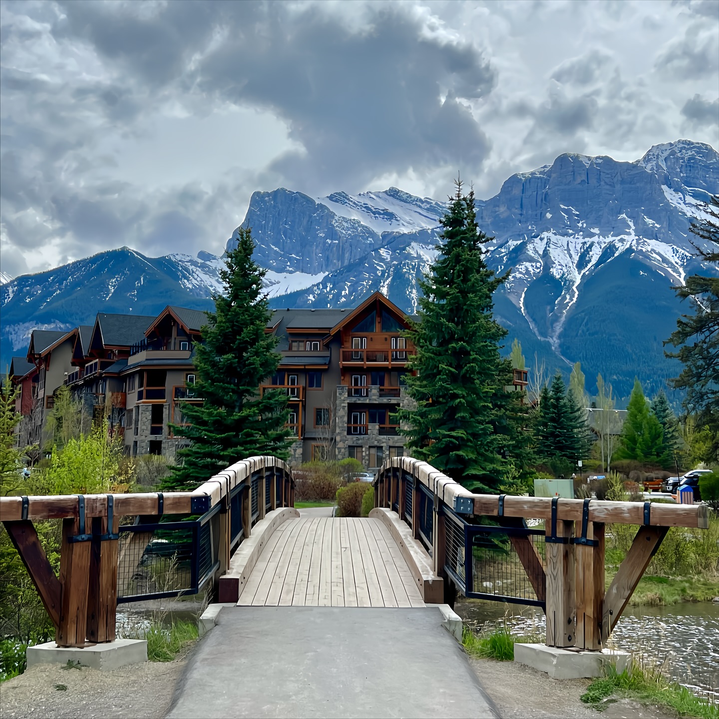 Calgary to Canmore private transfer — Red Mile Limousine luxury SUV service