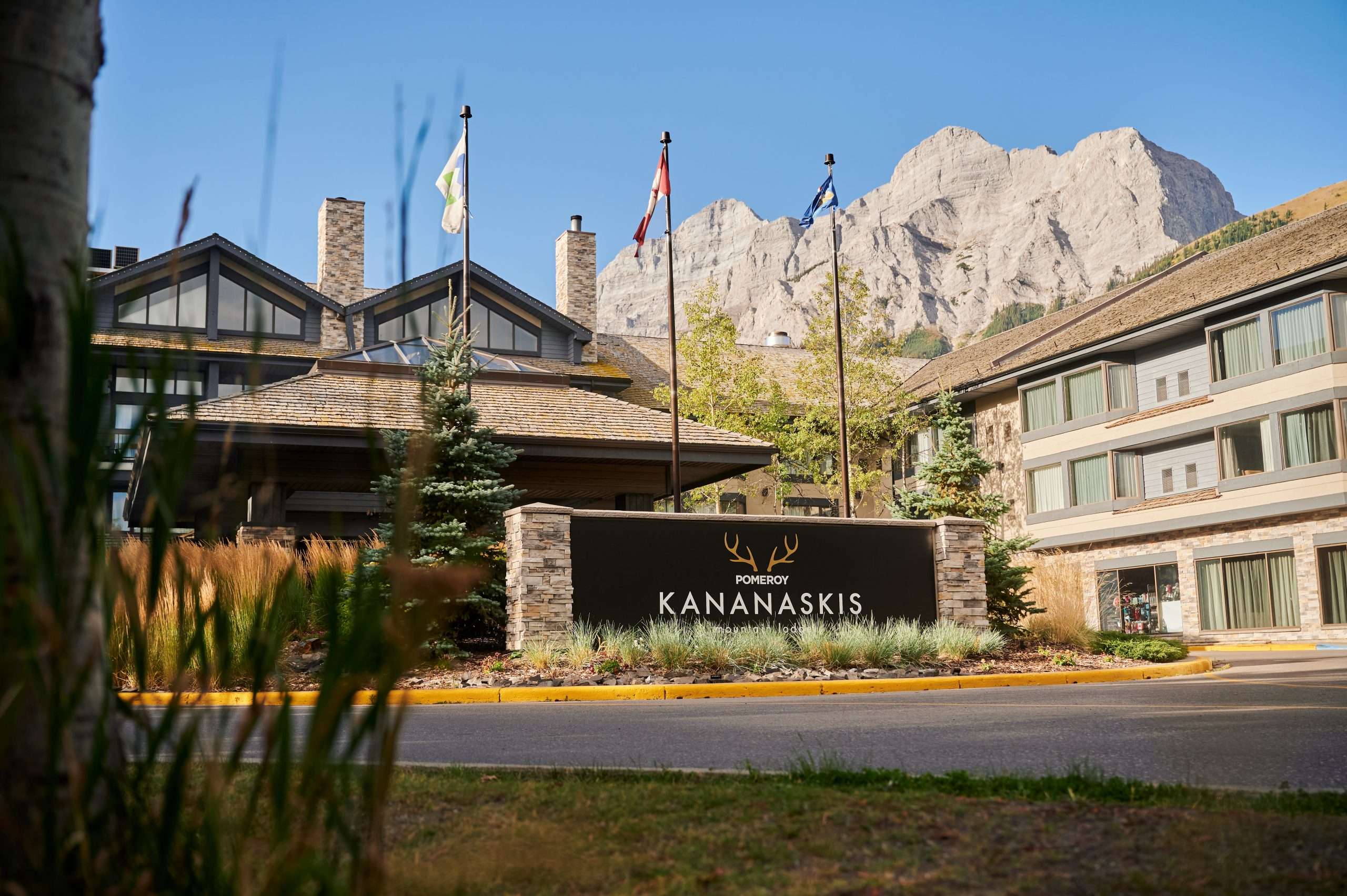 Kananaskis Mountain Lodge private transfer from Calgary Airport