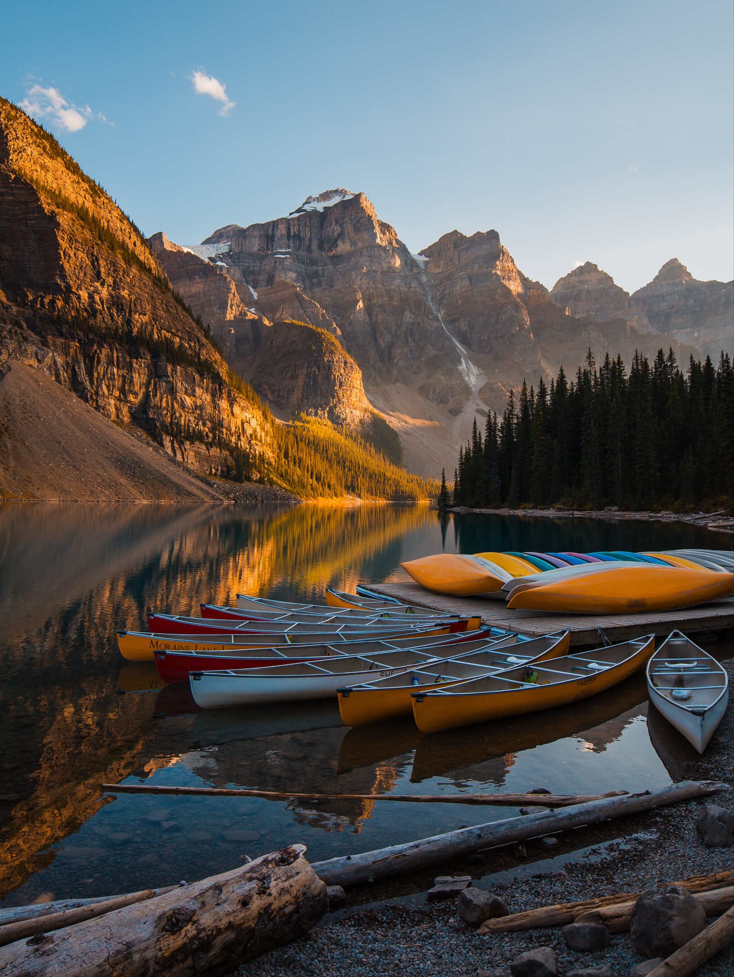Moraine Lake turquoise water Valley Ten Peaks