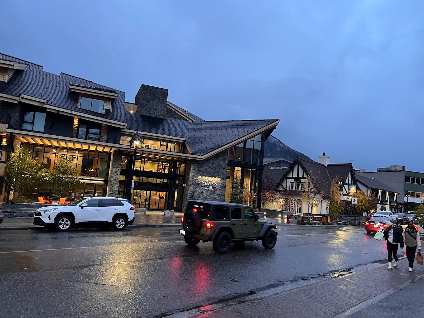Peaks Hotel & Suites exterior on Lynx Street