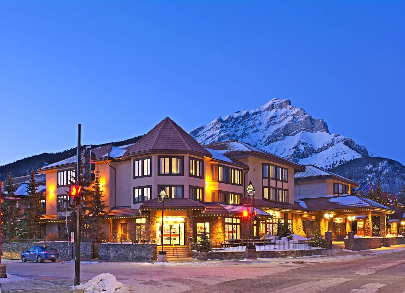 Private transfer from Calgary Airport to Elk + Avenue Hotel