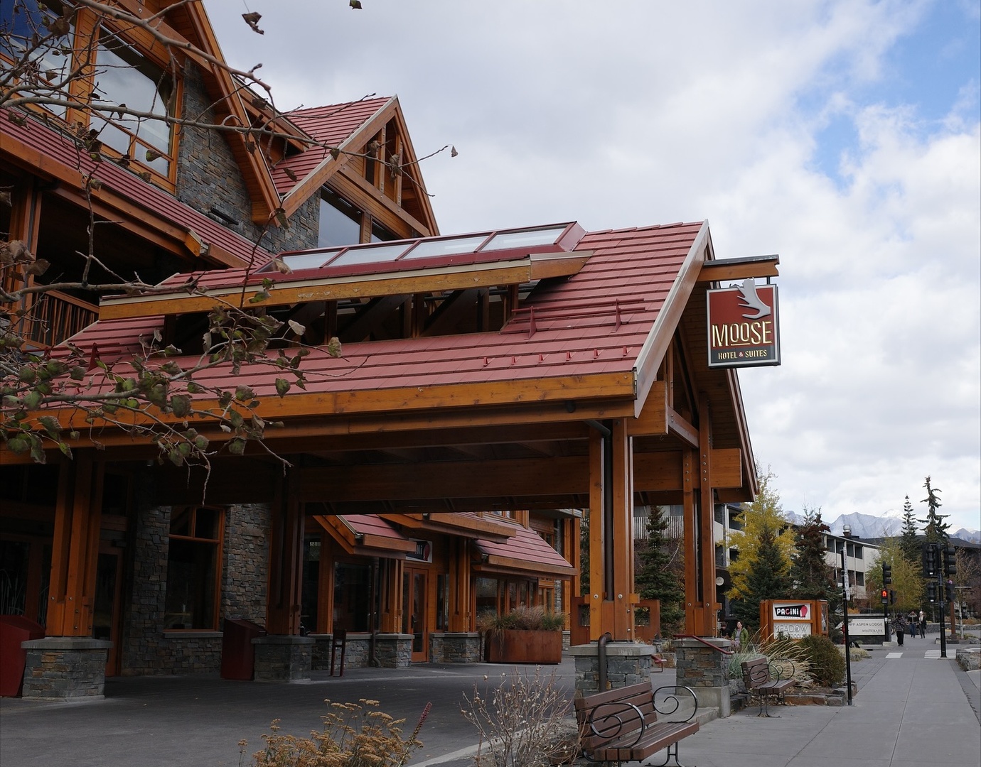 Moose Hotel & Suites transportation from Calgary Airport